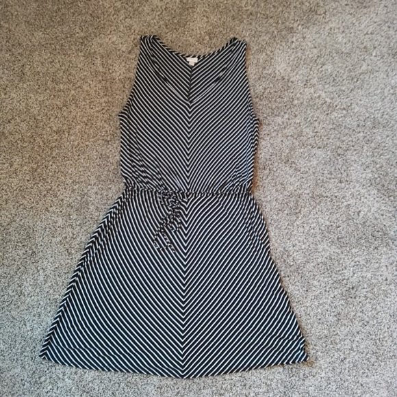 Merona Dresses & Skirts - Merona V Neck Black & White Sundress